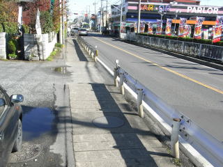 中宗岡1-5 左側歩道が水路跡
